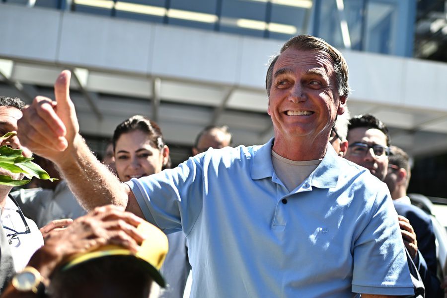 Bolsonaro recibió el alta médica y redobló su pedido de amnistía para golpistas