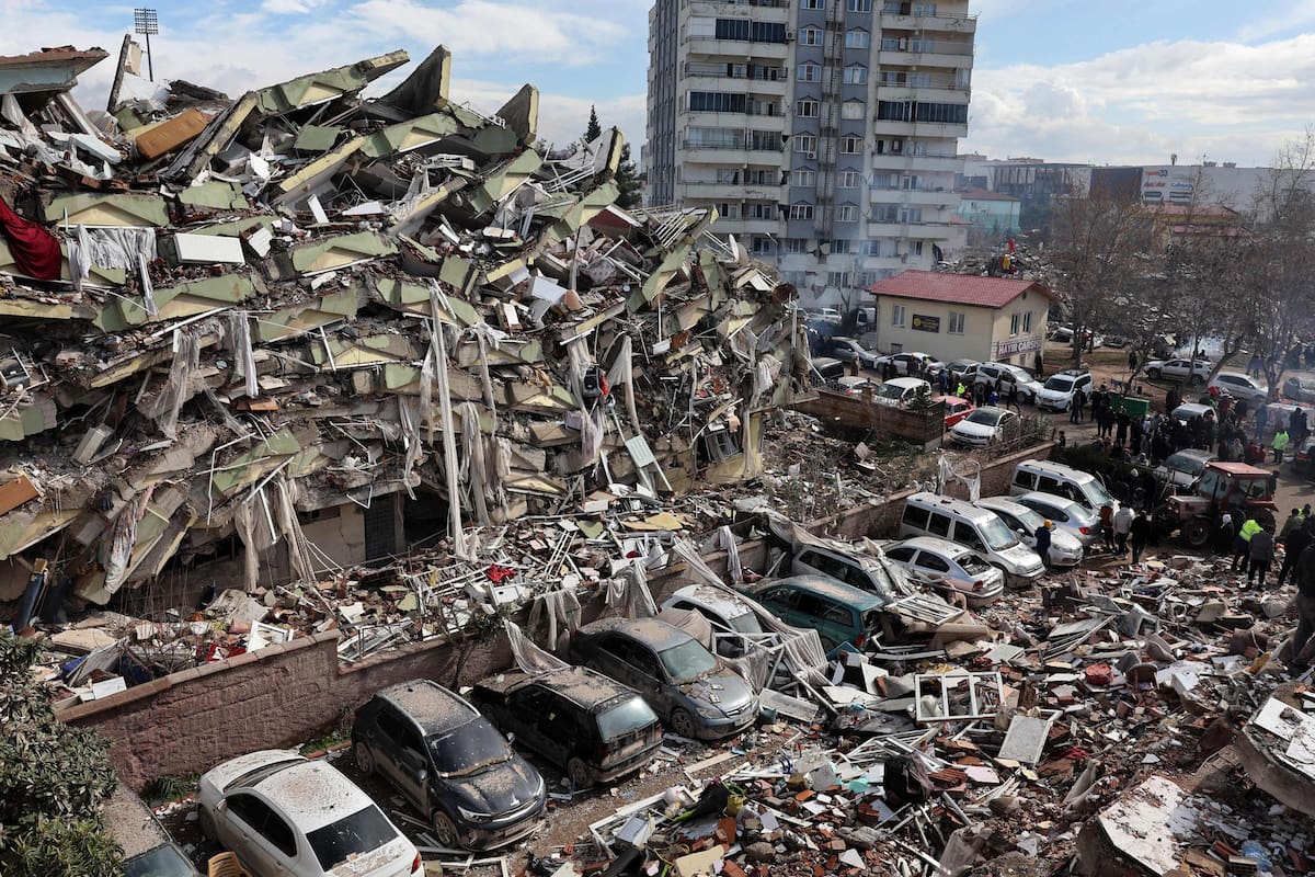 Terremoto de magnitud 7.4 sacude el sur de Argentina y Chile; emiten alerta de tsunami.