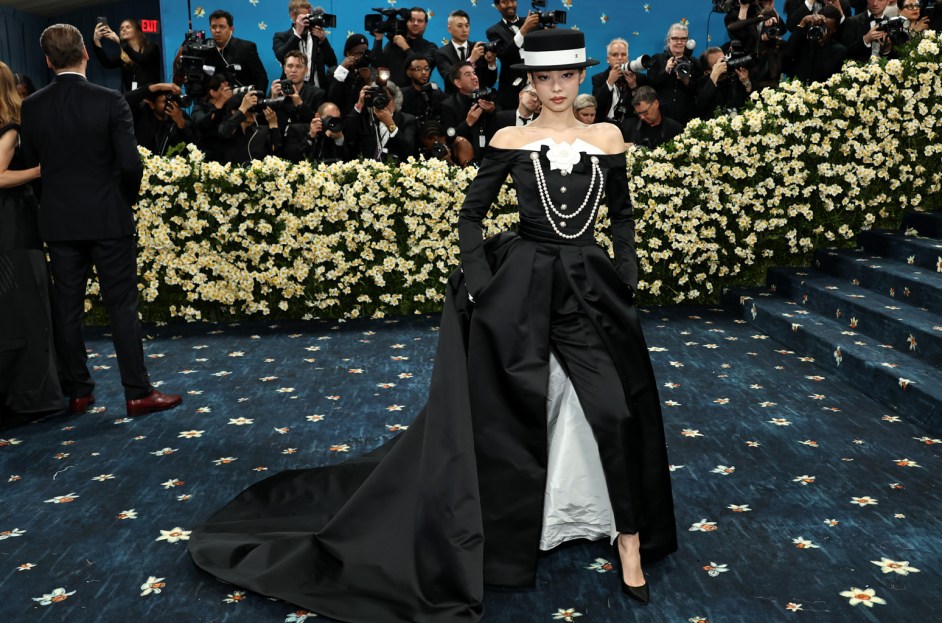 Jennie de Blackpink deslumbra en la MET Gala 2025 con un look de Chanel que tomó 330 horas en crearse